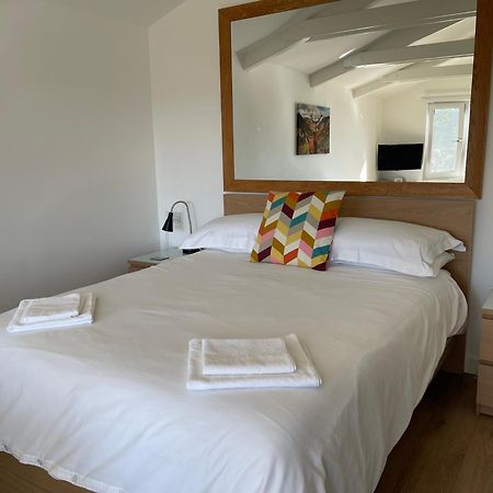 אינוורארי Spacious Lodge With King Sized Bed מראה חיצוני תמונה