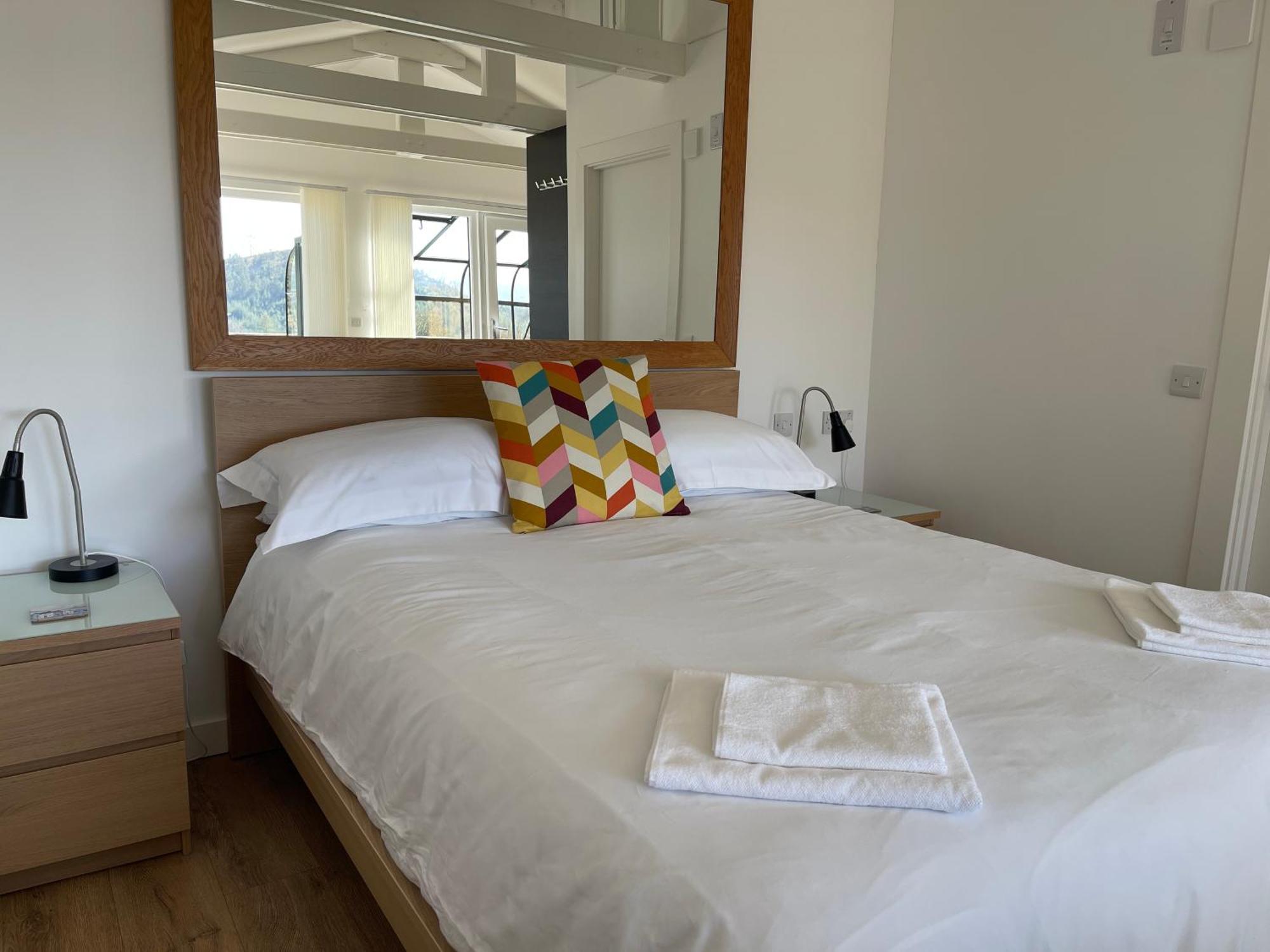 אינוורארי Spacious Lodge With King Sized Bed מראה חיצוני תמונה