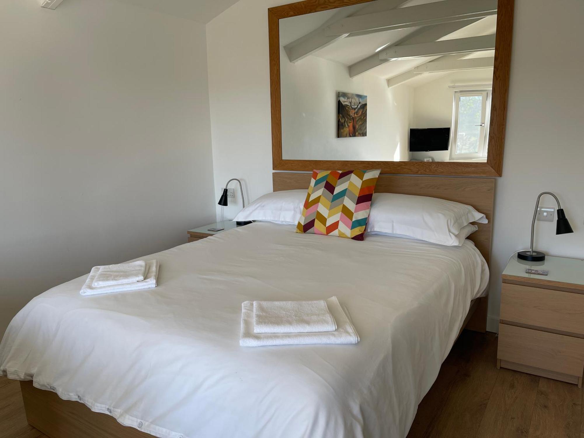 אינוורארי Spacious Lodge With King Sized Bed מראה חיצוני תמונה